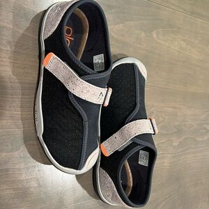 New Plae Cam shoes for kids in Ether color size 2.5